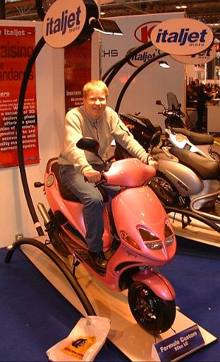 0013 Pink Scooter.jpg - Jon on Pink ScooterThere is no way you'd catch me on a pink bike. Not even as a joke. This is a joke isn't it Jon?